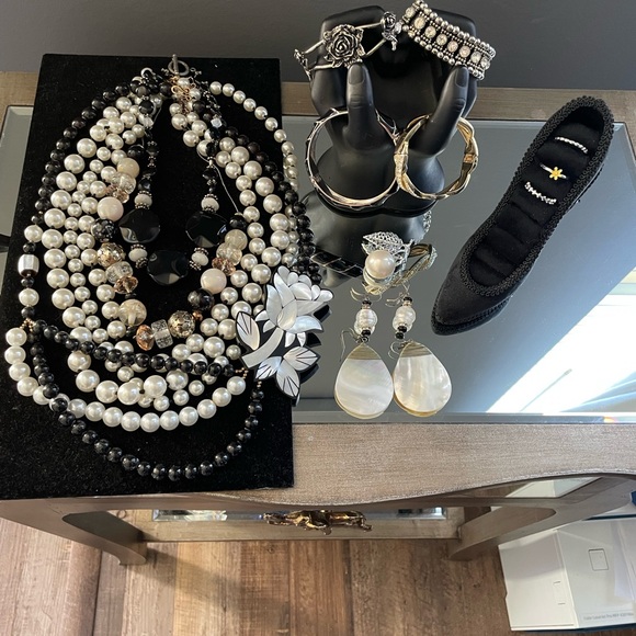 *BUNDLE ALERT* Each purchase will receive a bag of jewelry!! - Picture 2 of 2